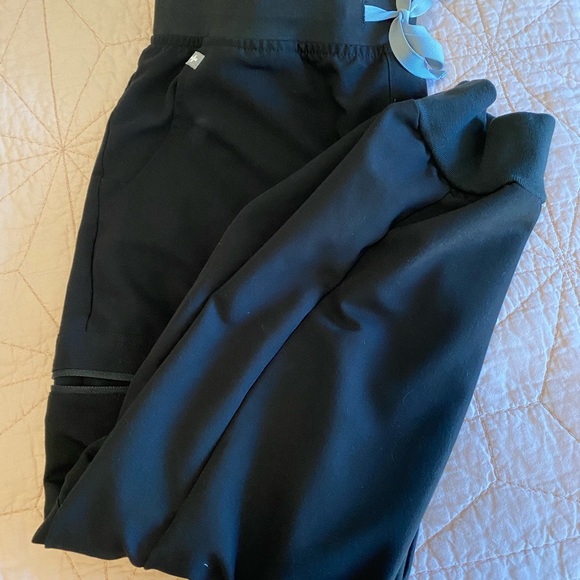 Figs Black PL Zamora joggers - Picture 4 of 5